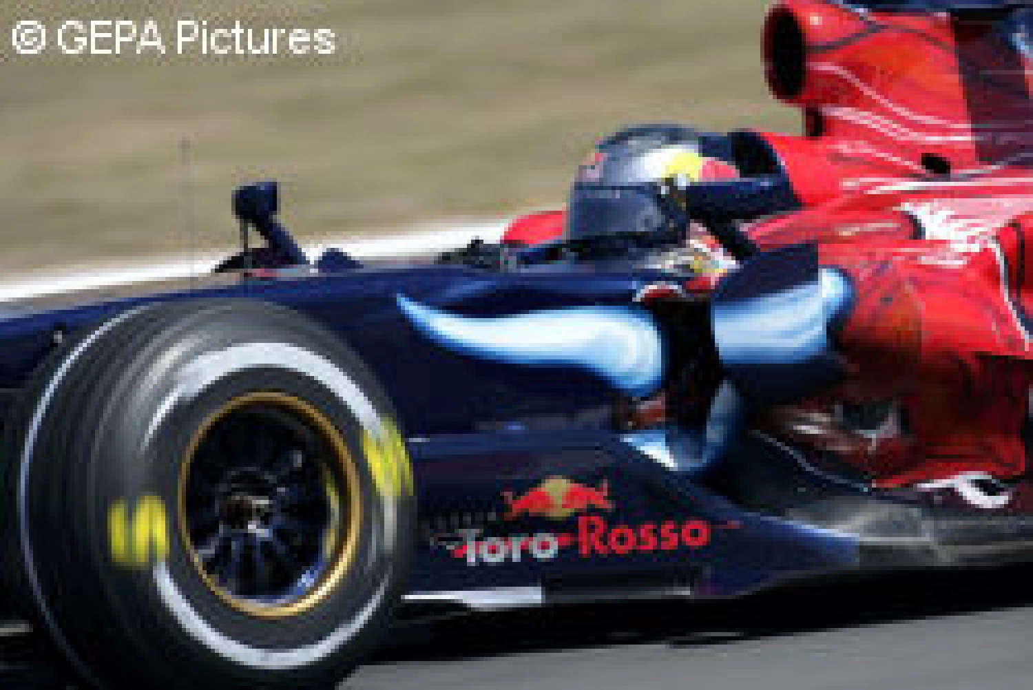Race – Räikkönen wins in China, Hamilton OUT (2)