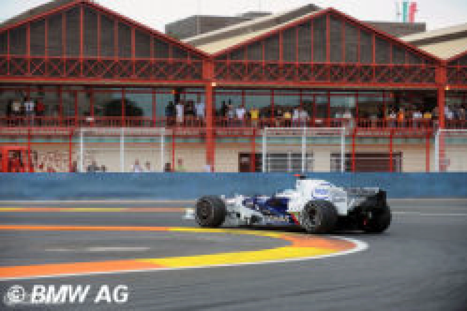 Valencia Day 3 – Heidfeld’s First Steps with the F1.09!