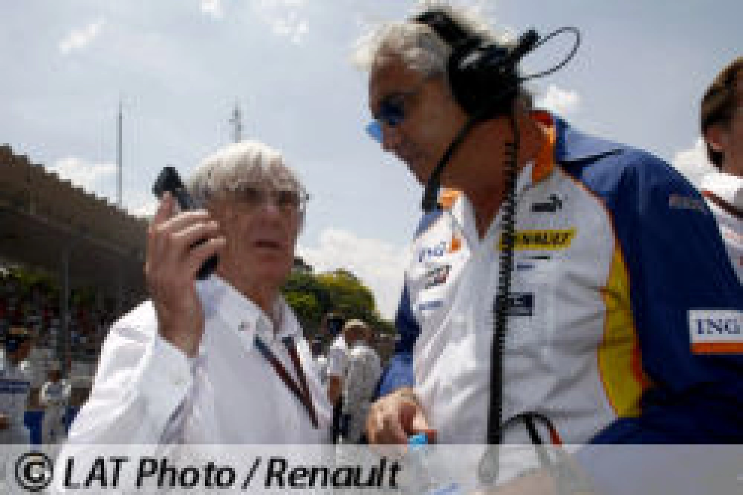 Briatore claims he wants to save Renault by resigning