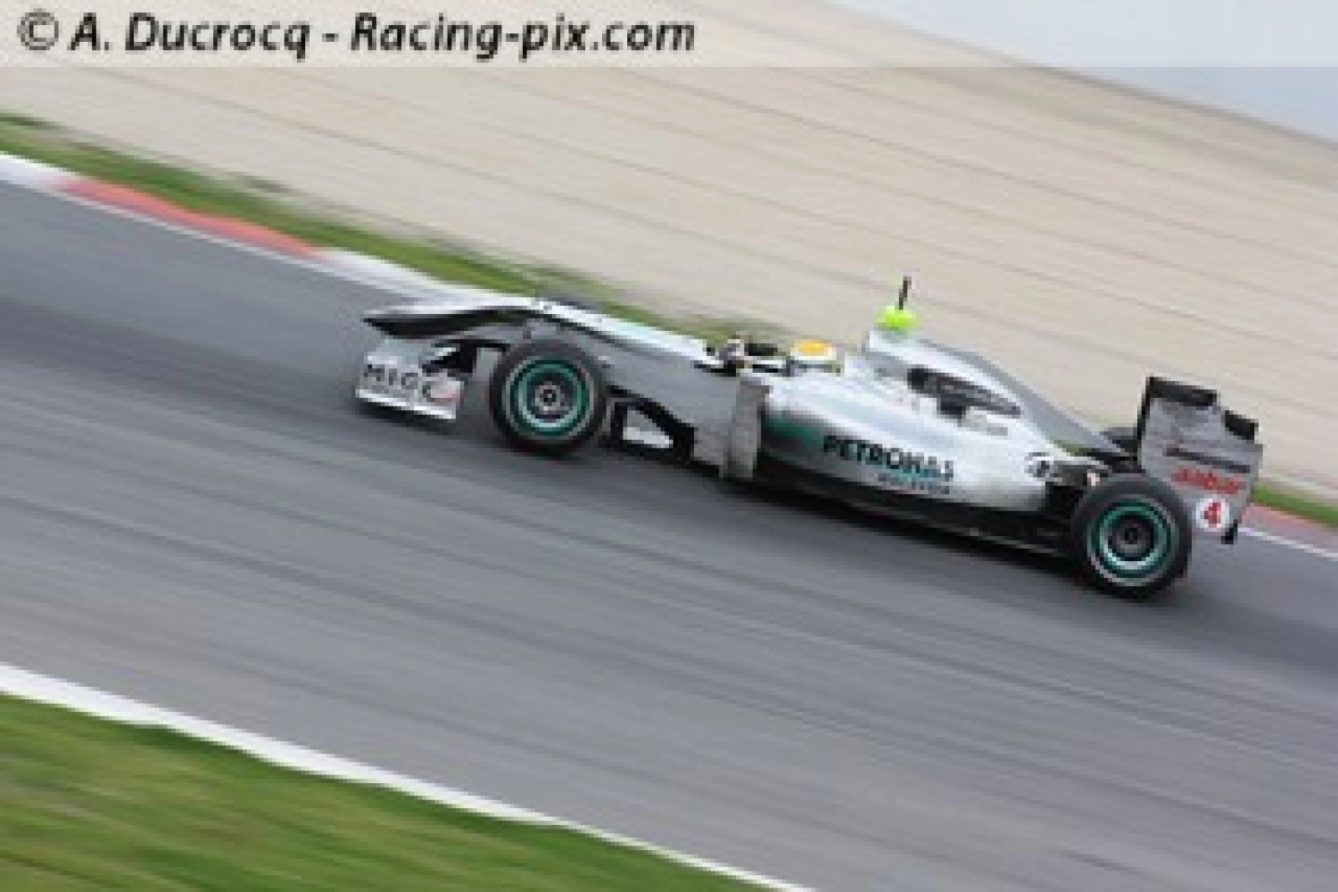 Free Practice 2: Mercedes on Top with Rosberg Ahead of Hamilton