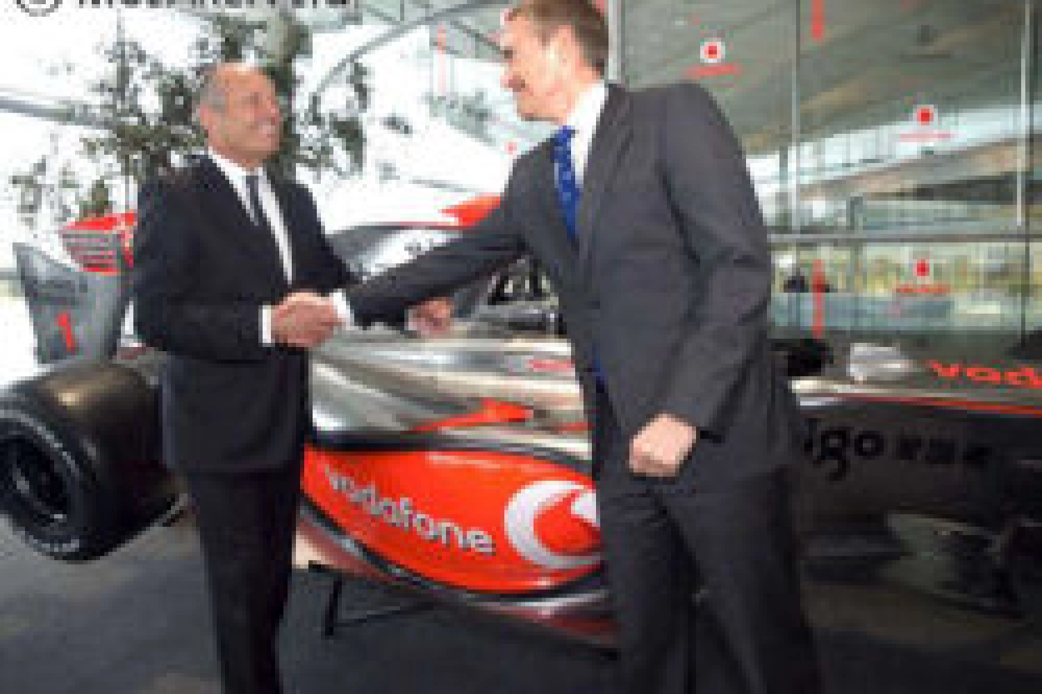 Dennis resigns from his position at McLaren