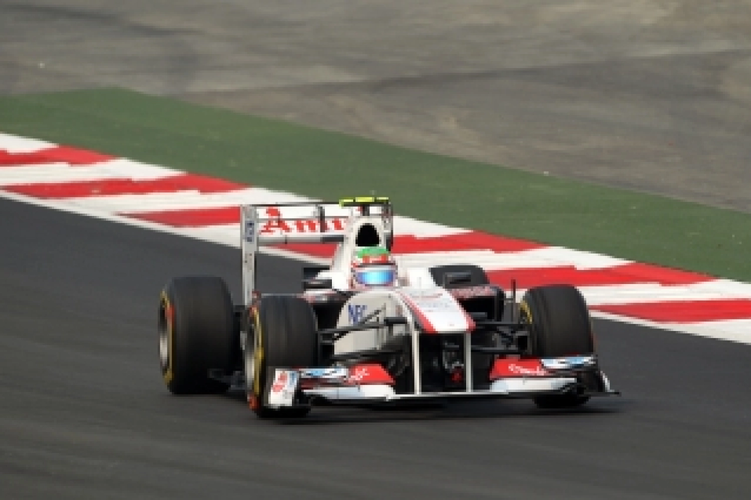 Friday: Tire problems for Sauber