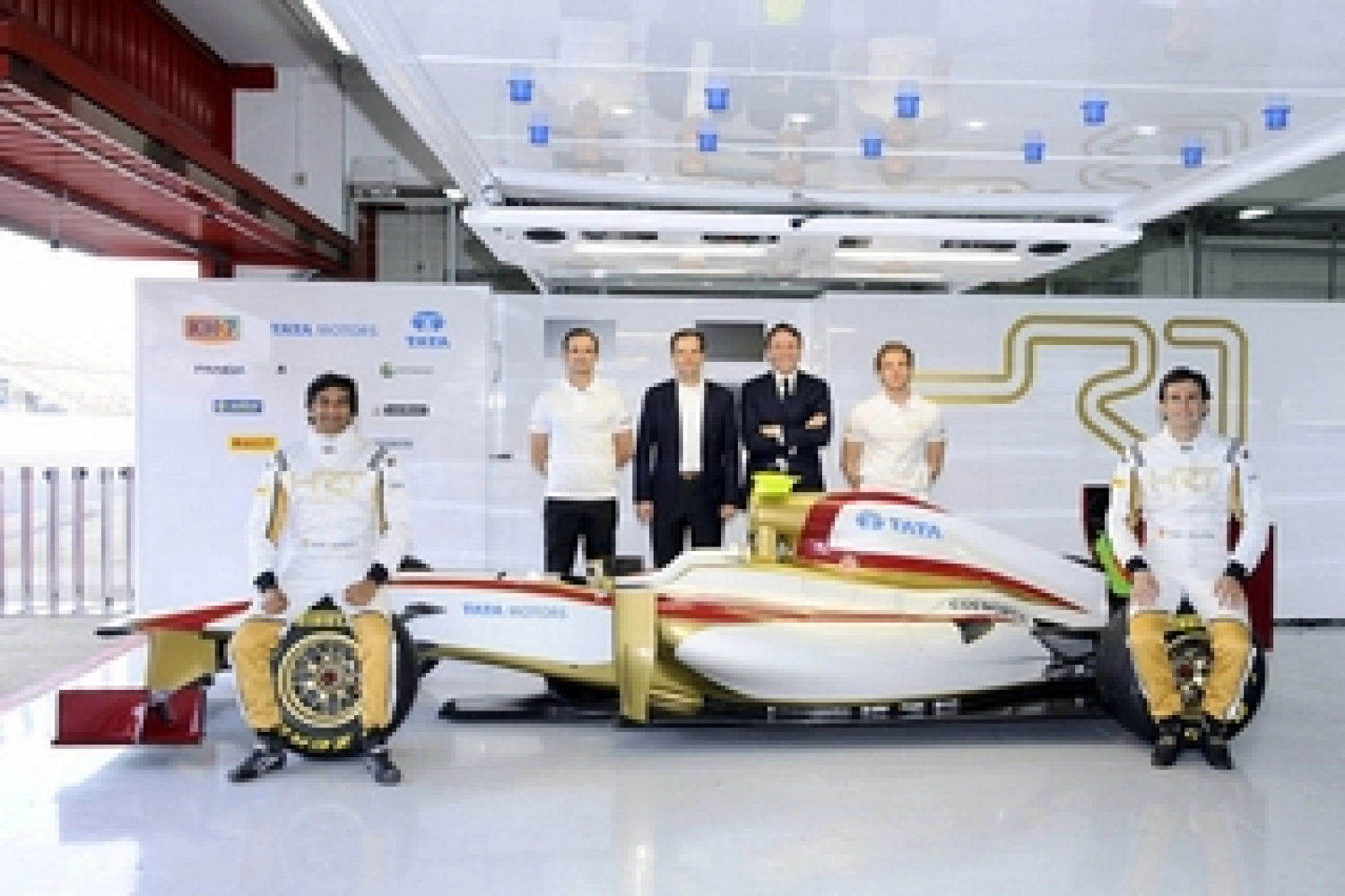 HRT unveils its F112 in Barcelona