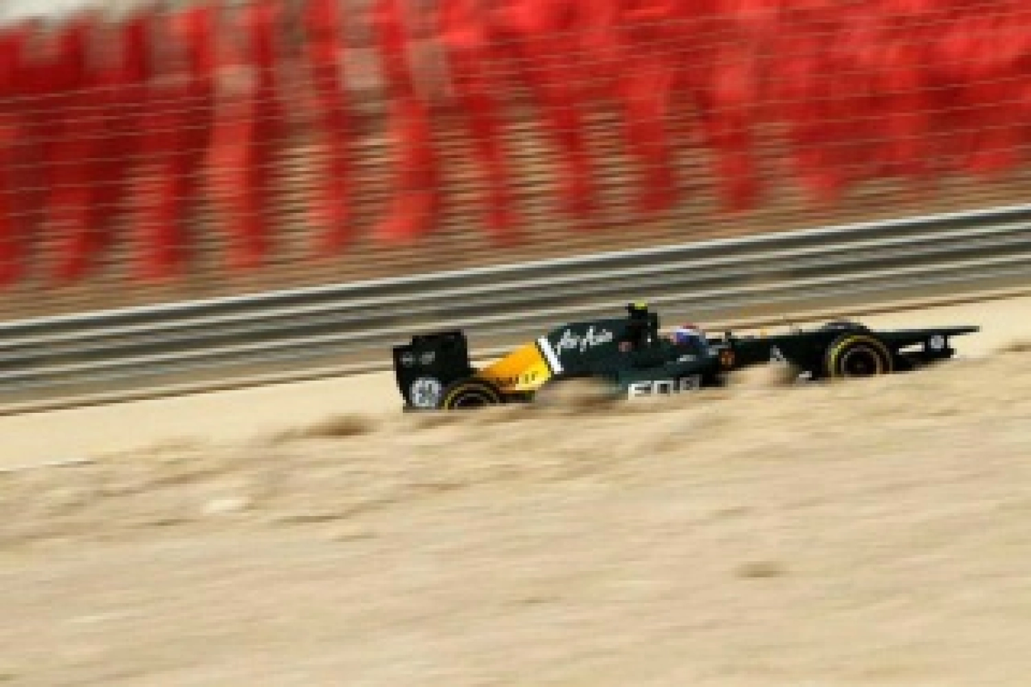 Saturday: Kovalainen propels Caterham into Q2