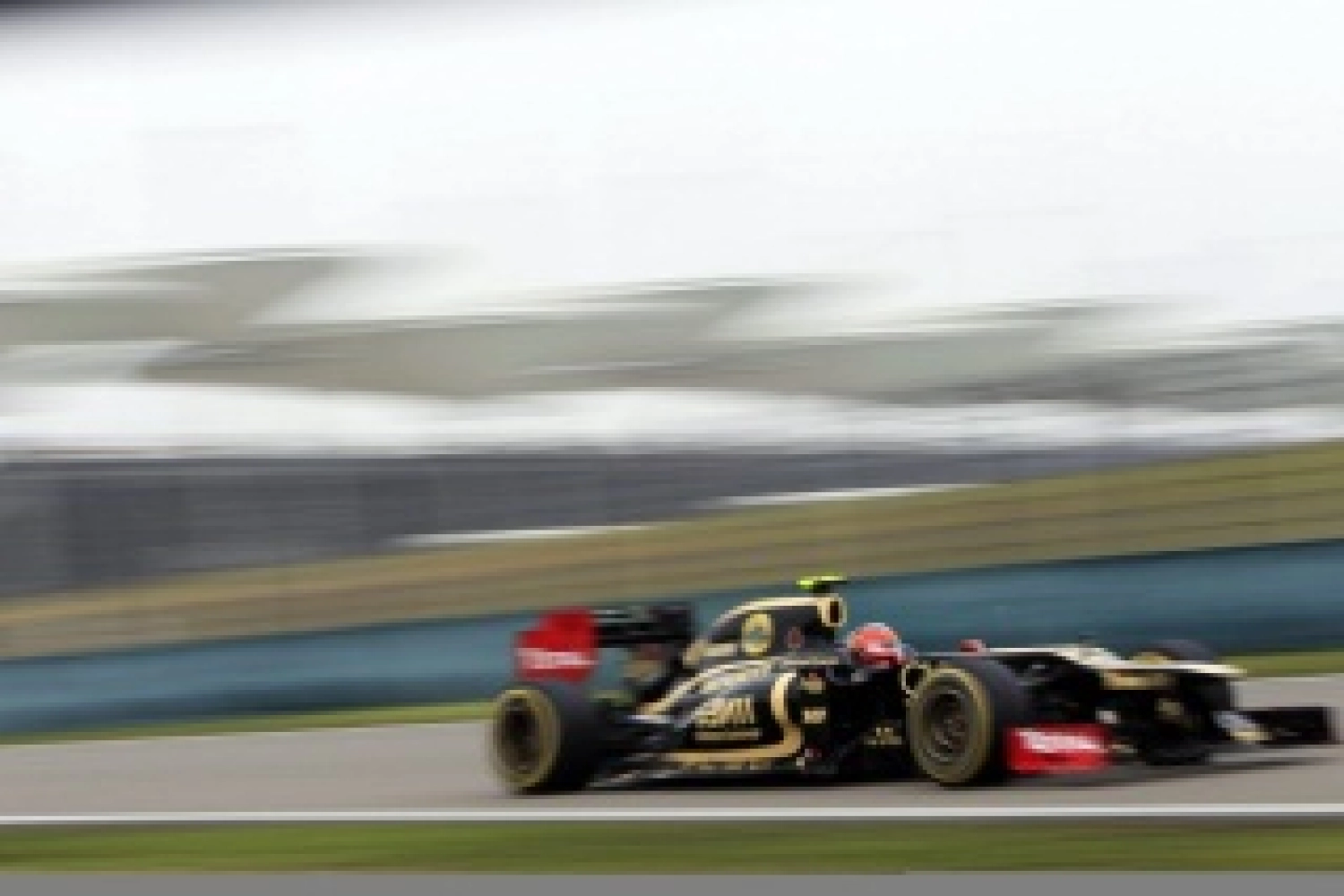 Räikkönen a fan of podiums in Bahrain, Grosjean wants points