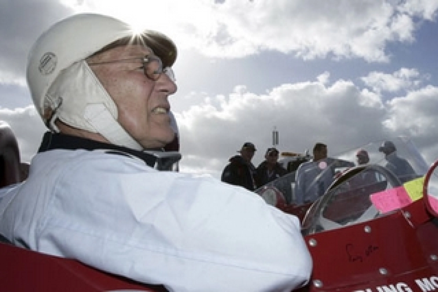 Moss: « F1 has become as dangerous as football »