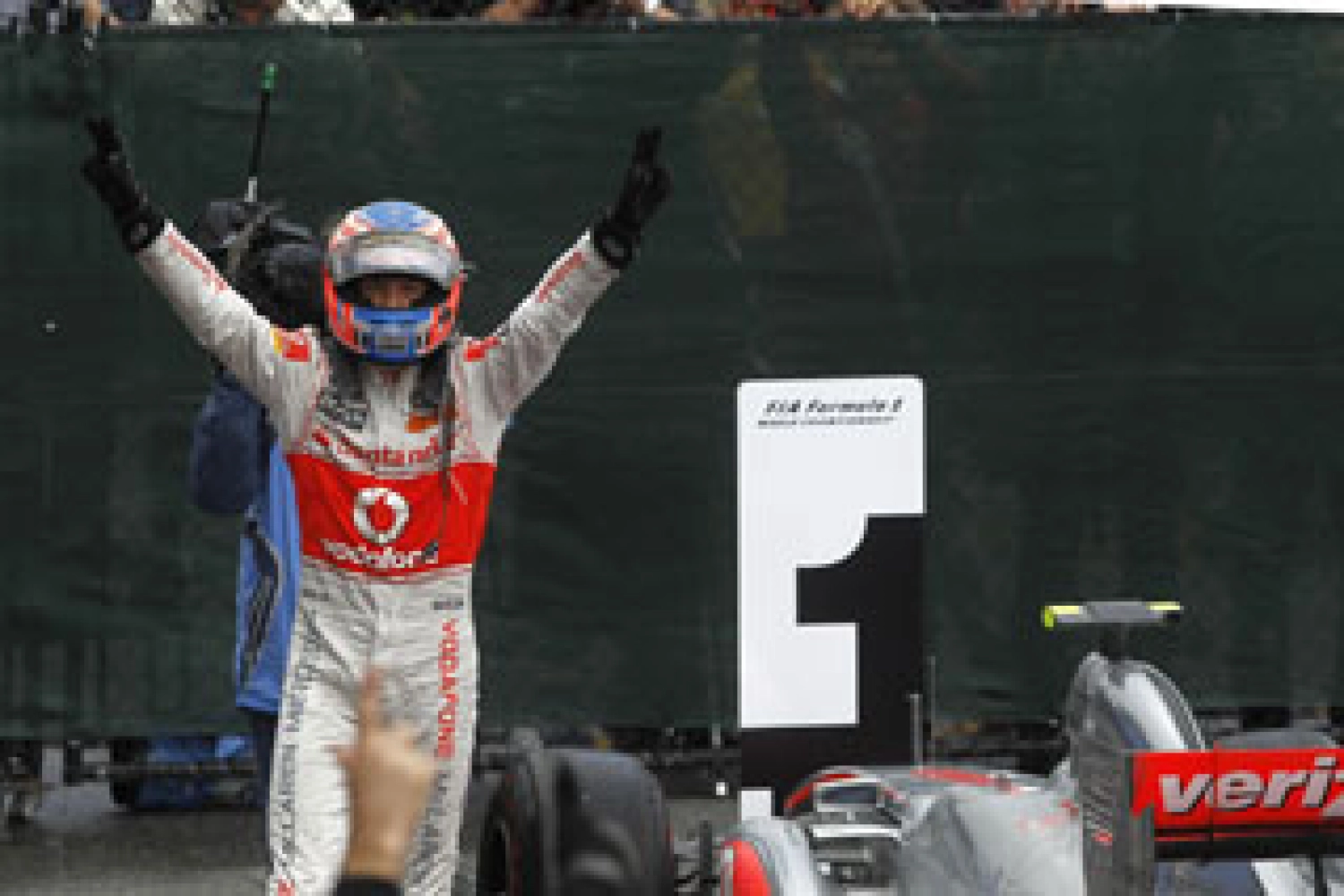 Eddie Irvine very critical of Button and Webber