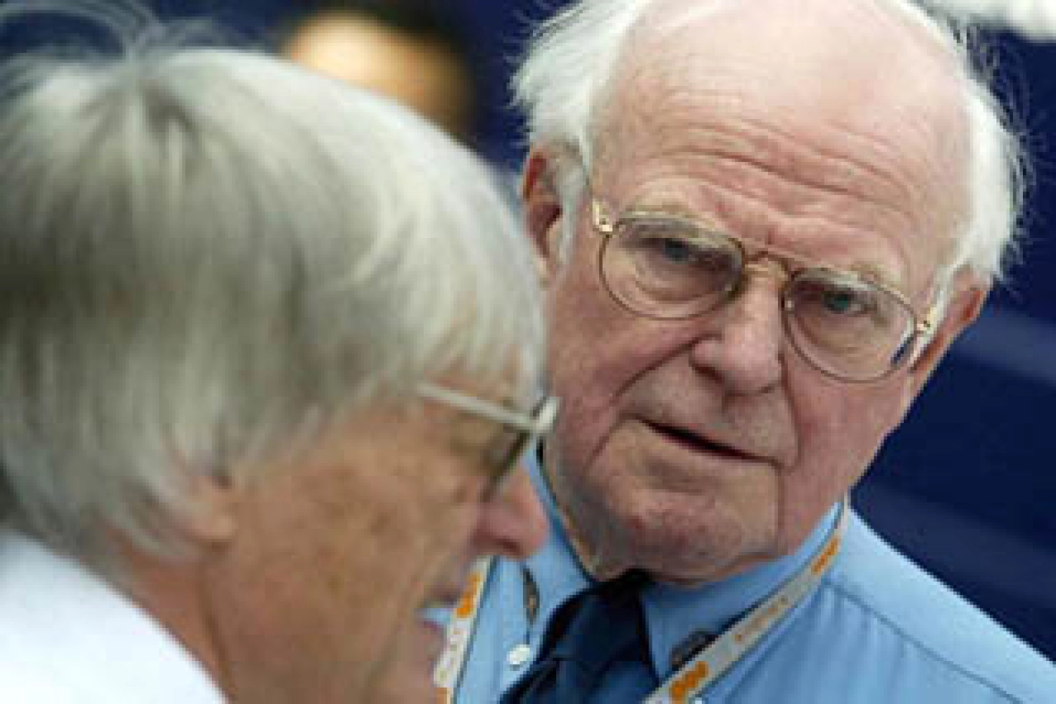 A minute of applause in tribute to Sid Watkins in Singapore