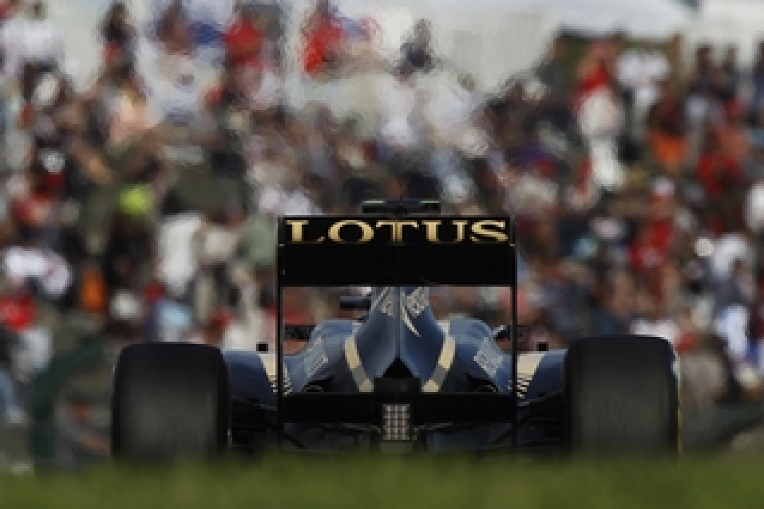 Saturday: Grosjean and Räikkönen in search of big points for Lotus