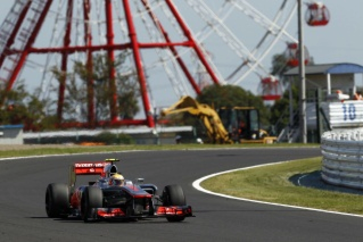 Saturday: Hamilton aims for big points, Button for the victory