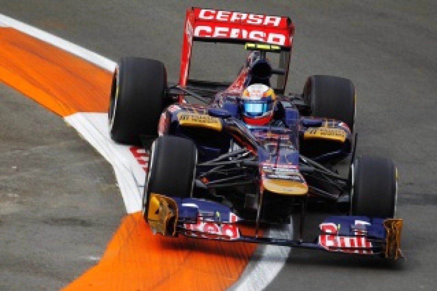 Saturday: Scuderia Toro Rosso improves, but not enough