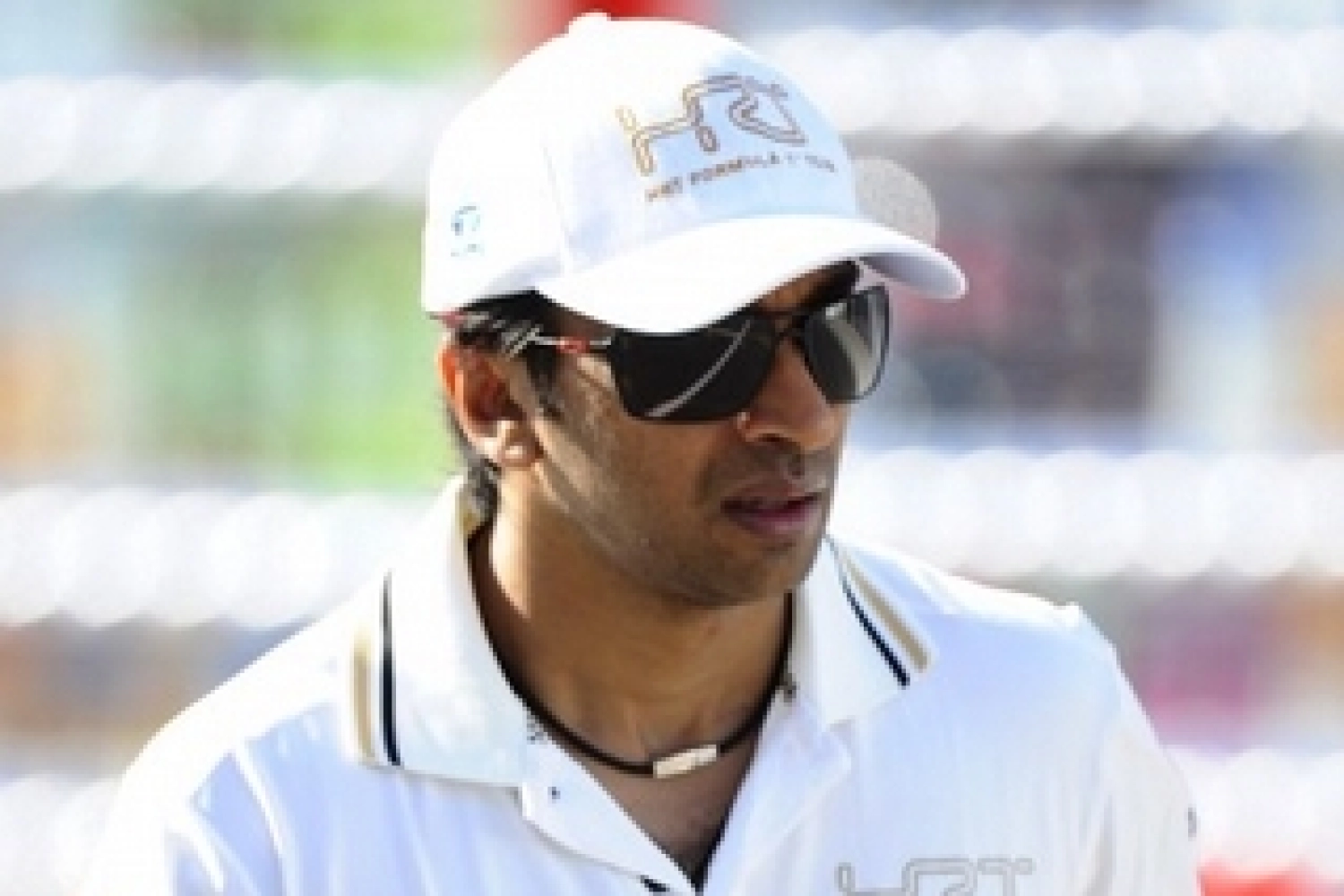 Hamilton would like to see Karthikeyan at Force India