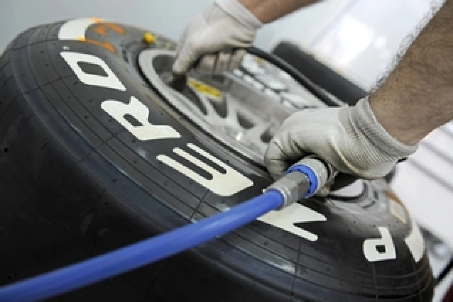 Olivier Panis concerned about safety, Pirelli ready to respond