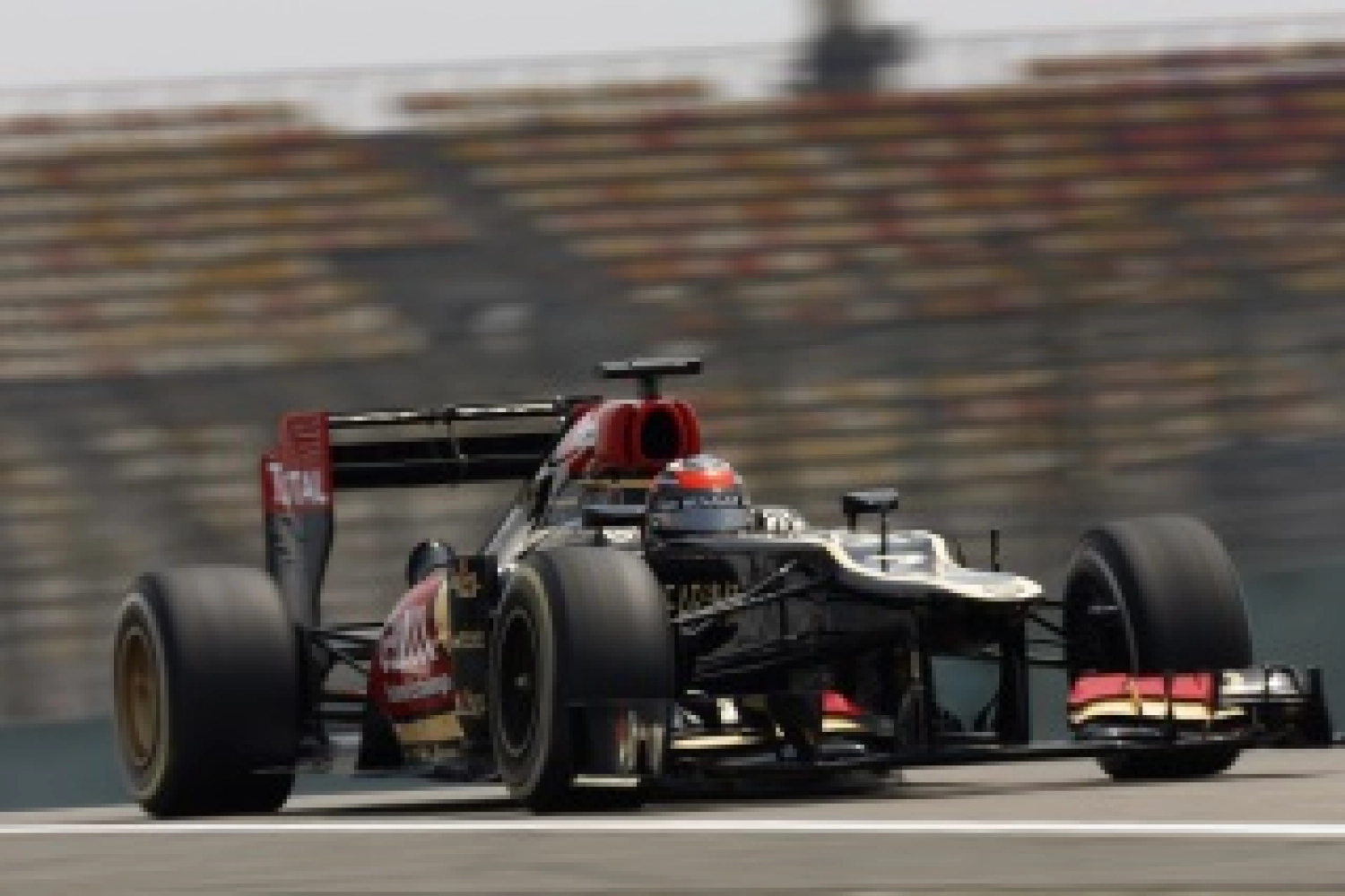 Saturday: Räikkönen places his Lotus on the front row