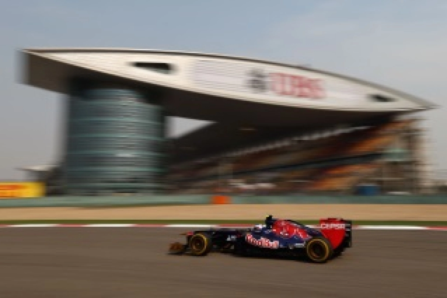 Sunday: Ricciardo offers valuable points to Toro Rosso