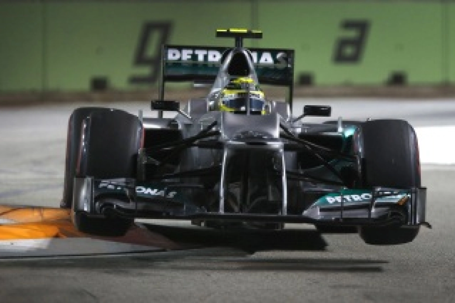 Sunday: Rosberg makes Mercedes’ strategy work