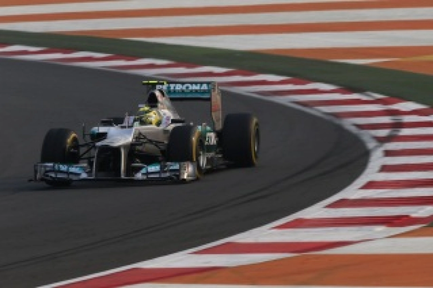 Friday: Schumacher takes the time to adapt at Mercedes