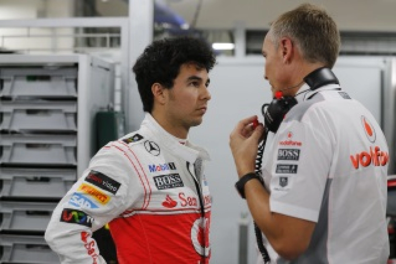 Martin Whitmarsh tries to help Pérez stay in F1