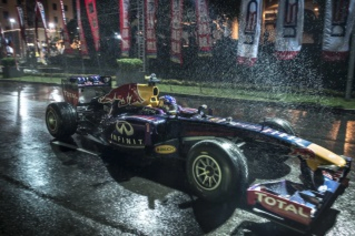 Ricciardo on display with Red Bull in Sri Lanka