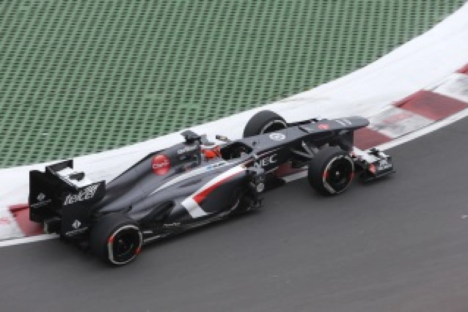 Jose Cuervo renews its presence with Sauber