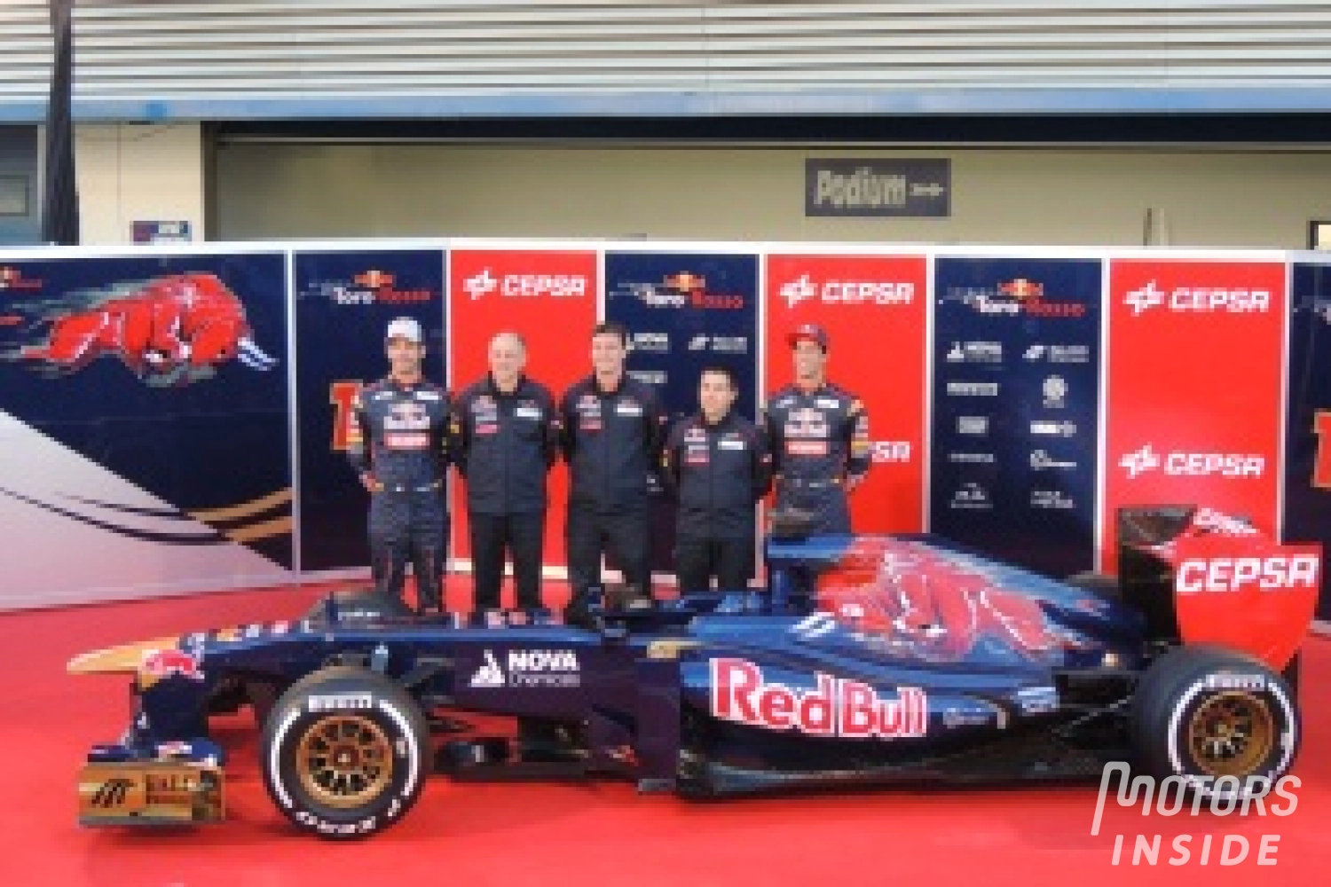 Scuderia Toro Rosso unveils the STR8 in Jerez