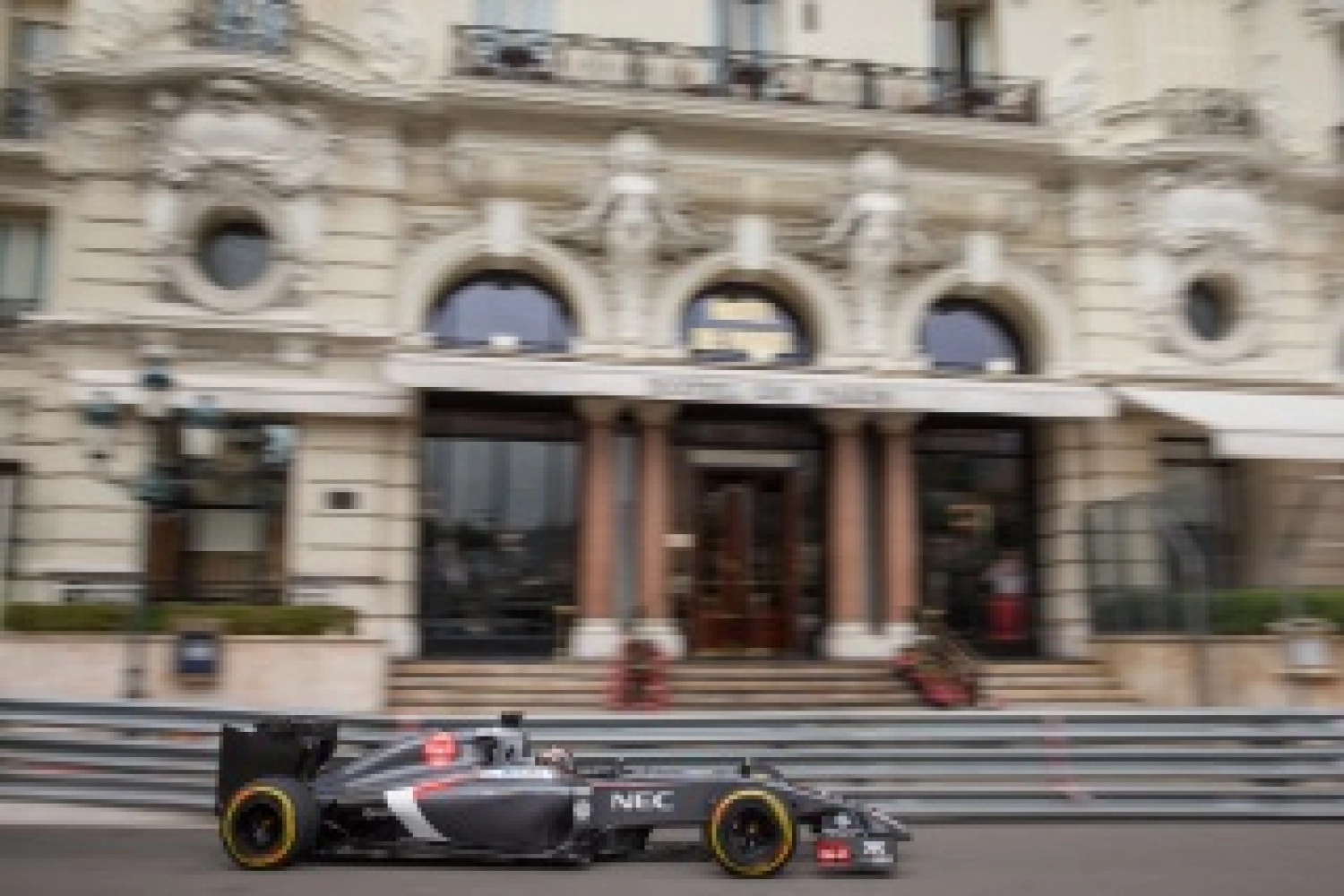 Sunday: Both Saubers finish in the barriers in Monaco