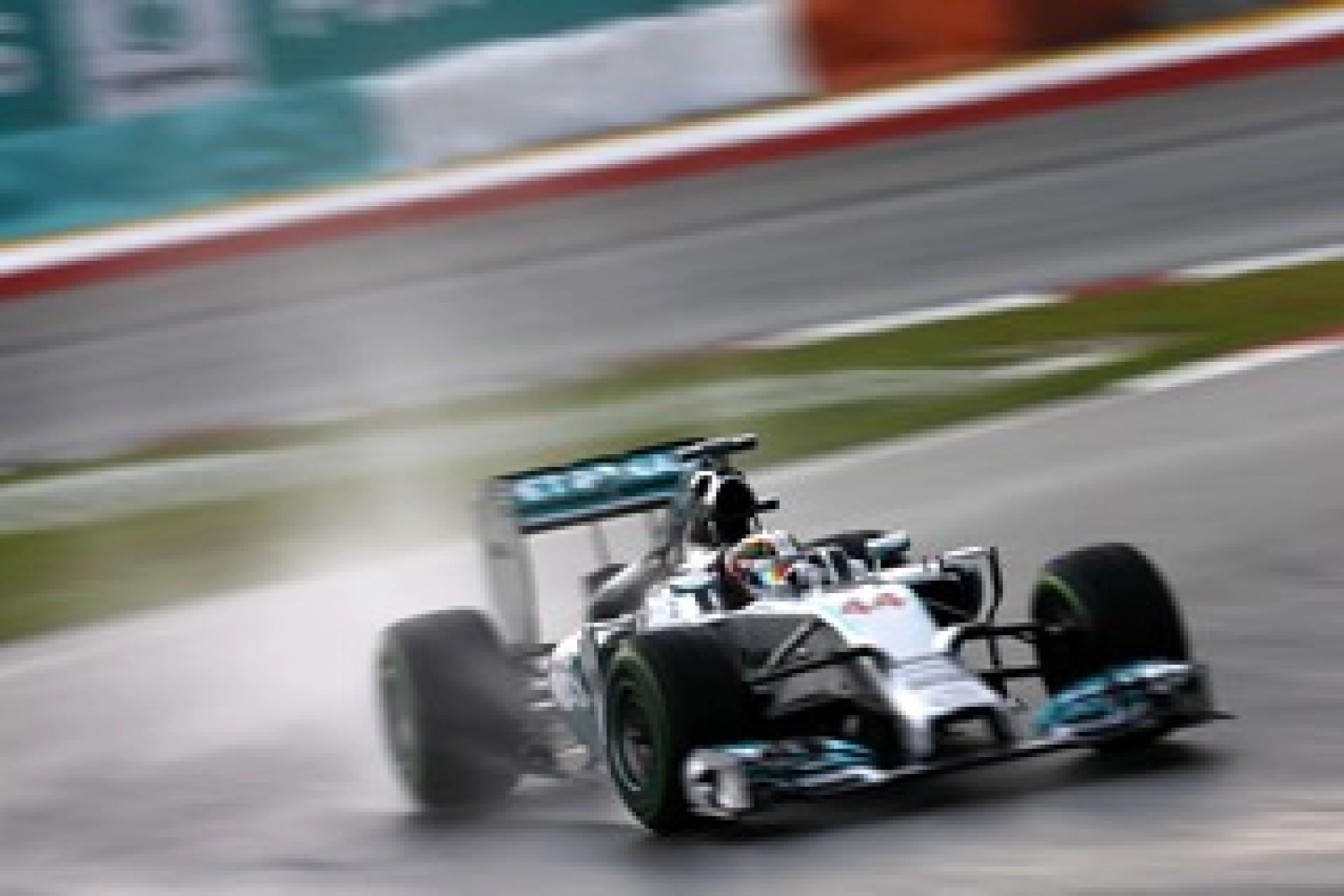 Mercedes: “No Alternative” to Hybrid Turbo Engine