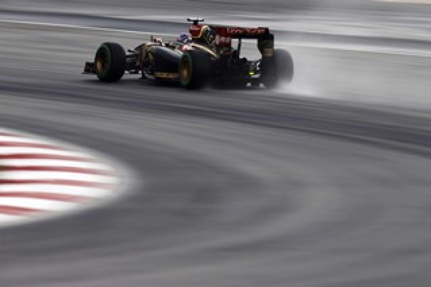 Sunday: At Lotus, Grosjean resists Räikkönen and finishes the Grand Prix