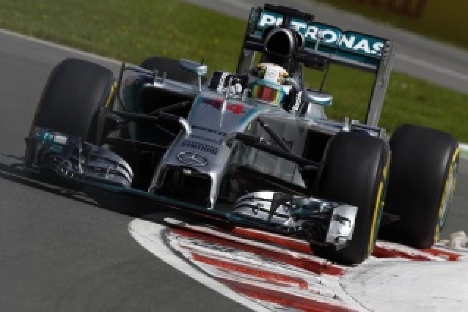 Russia – Free Practice 2: Hamilton ahead of sprightly McLarens, Ricciardo breaks down