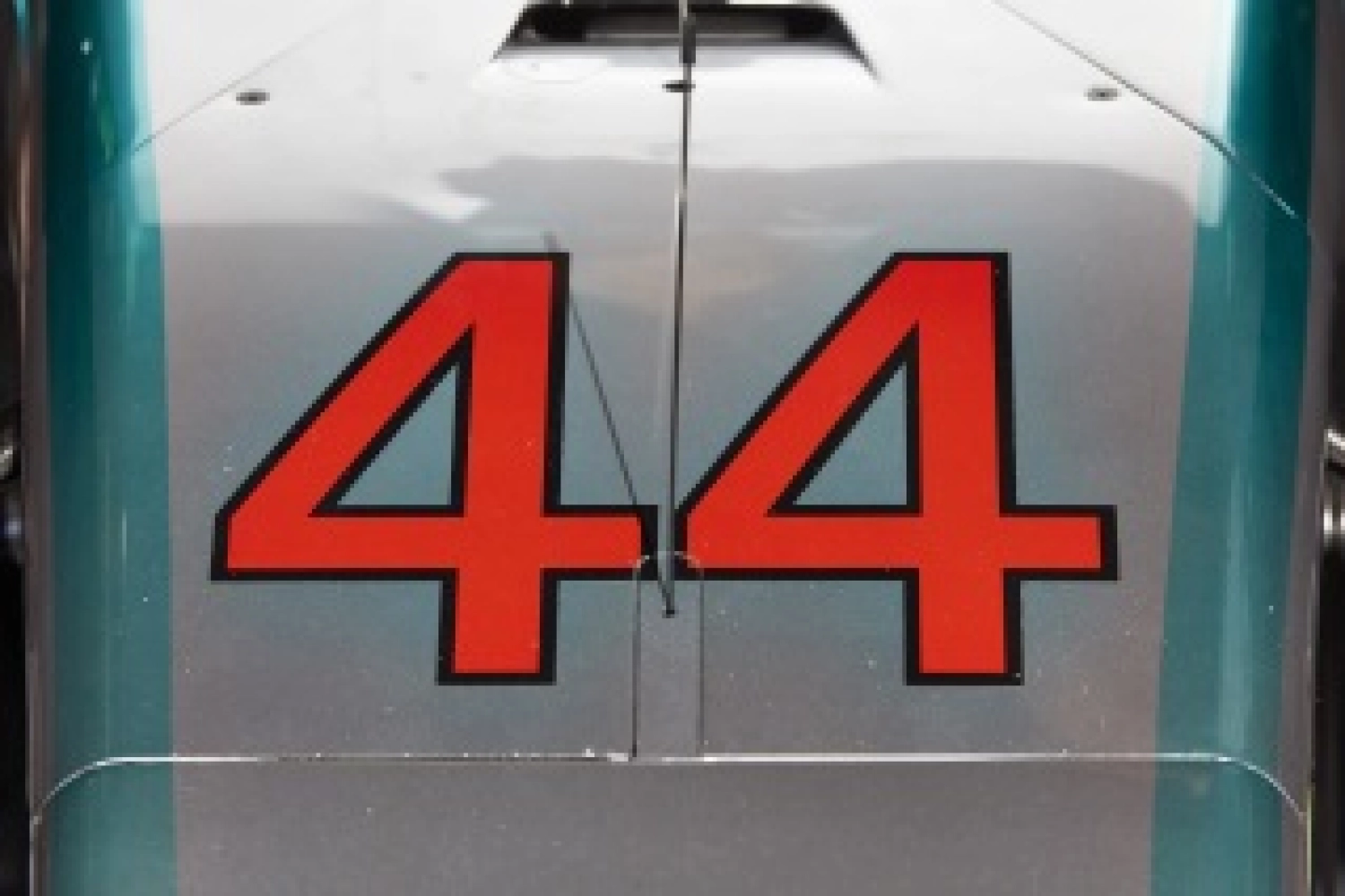 Hamilton will retain the number 44 next year despite his title