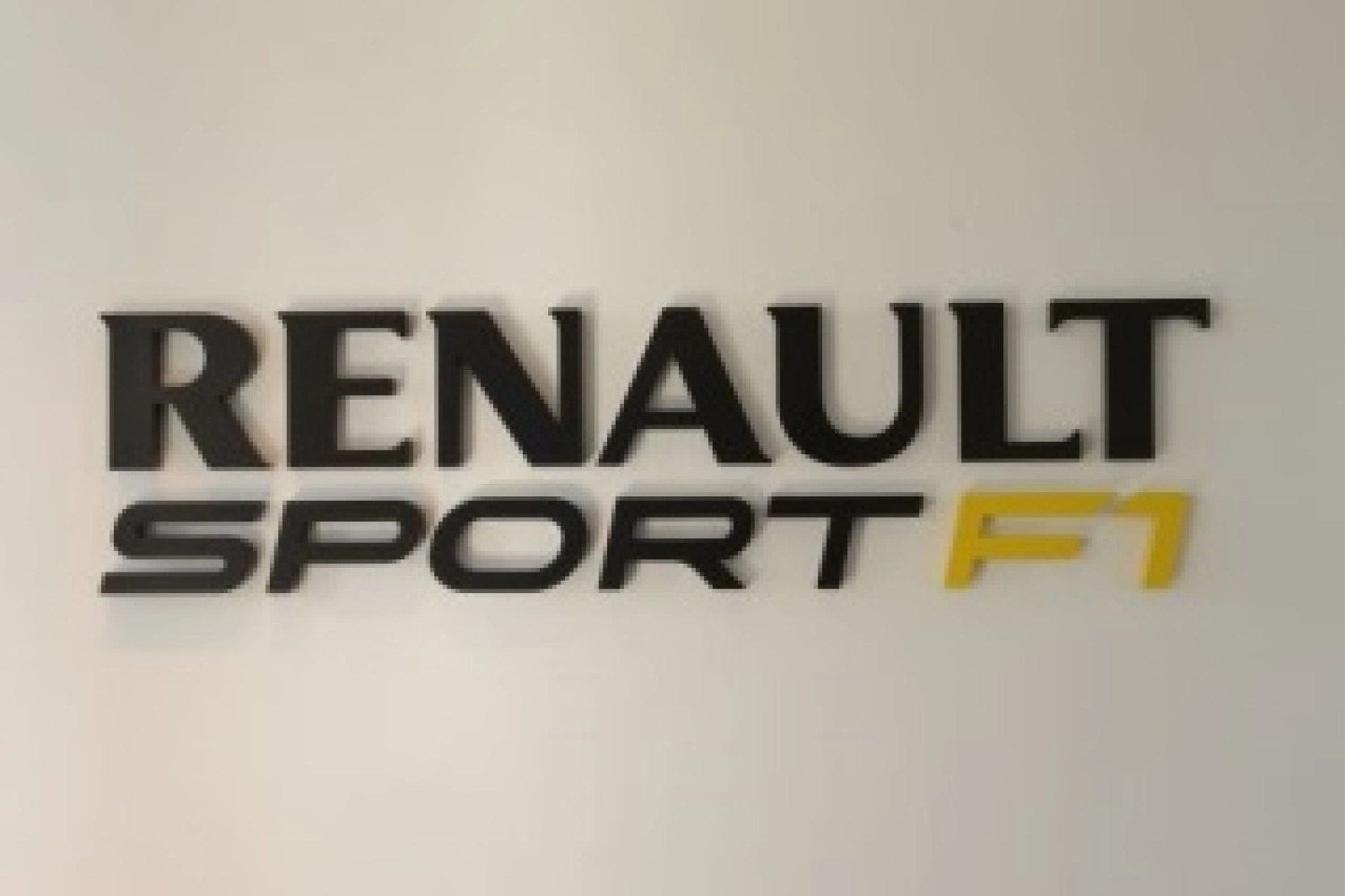 “No chance” that Renault will leave F1