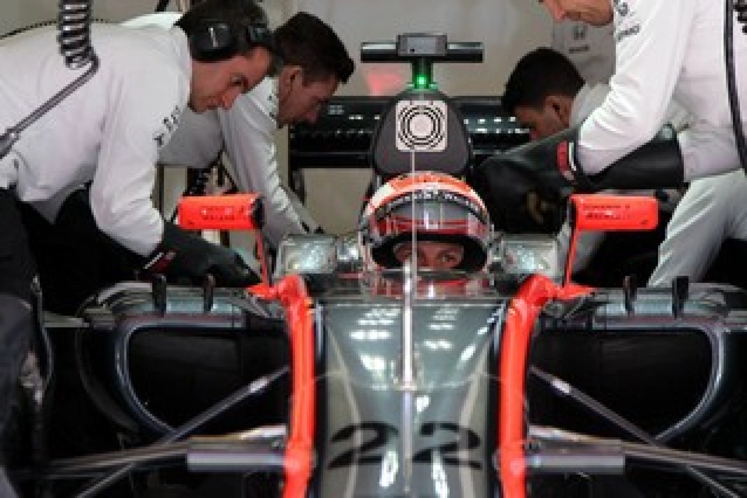 McLaren: Button hopes not to be on the last row at the start