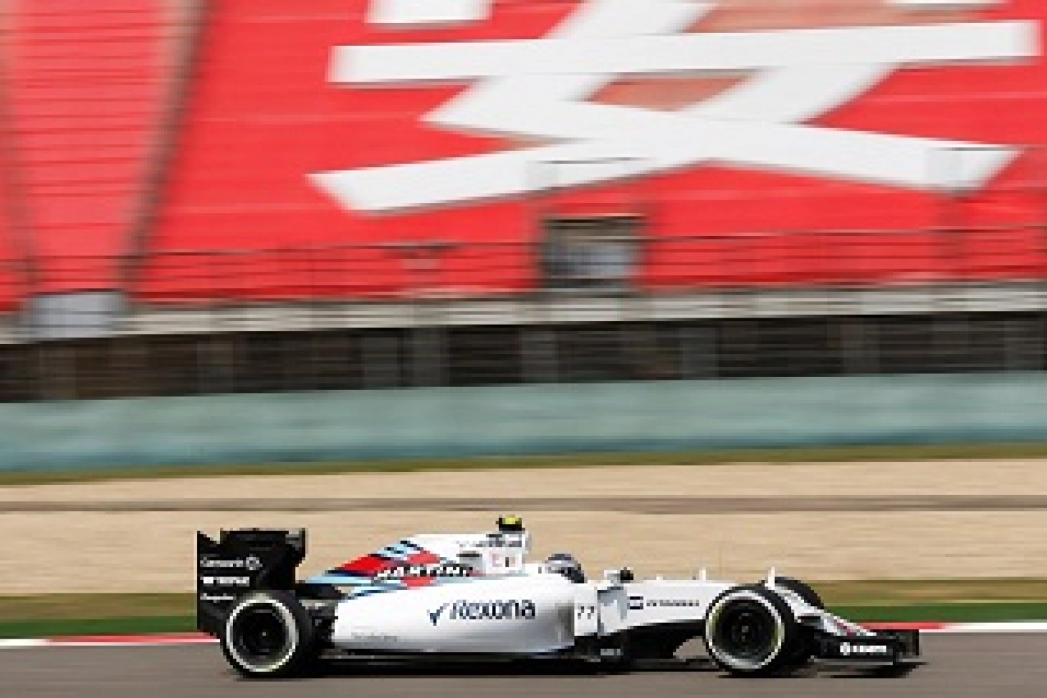 Williams: Bottas finally tastes champagne, Massa tames the pack