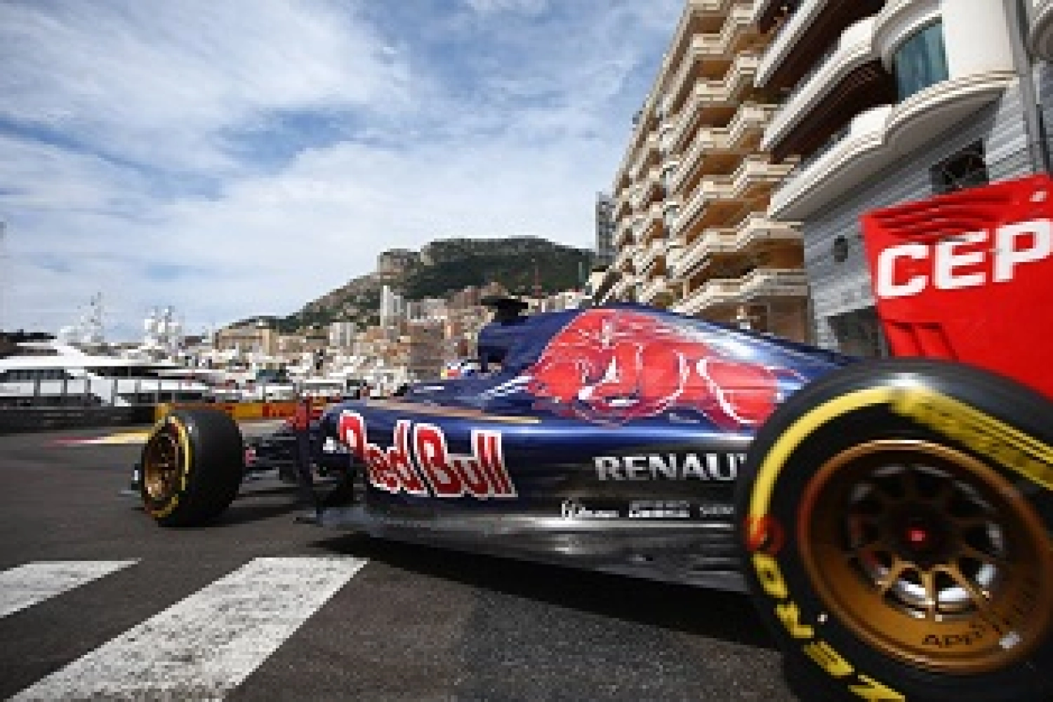 Toro Rosso: Verstappen penalized in Canada, Sainz makes a comeback