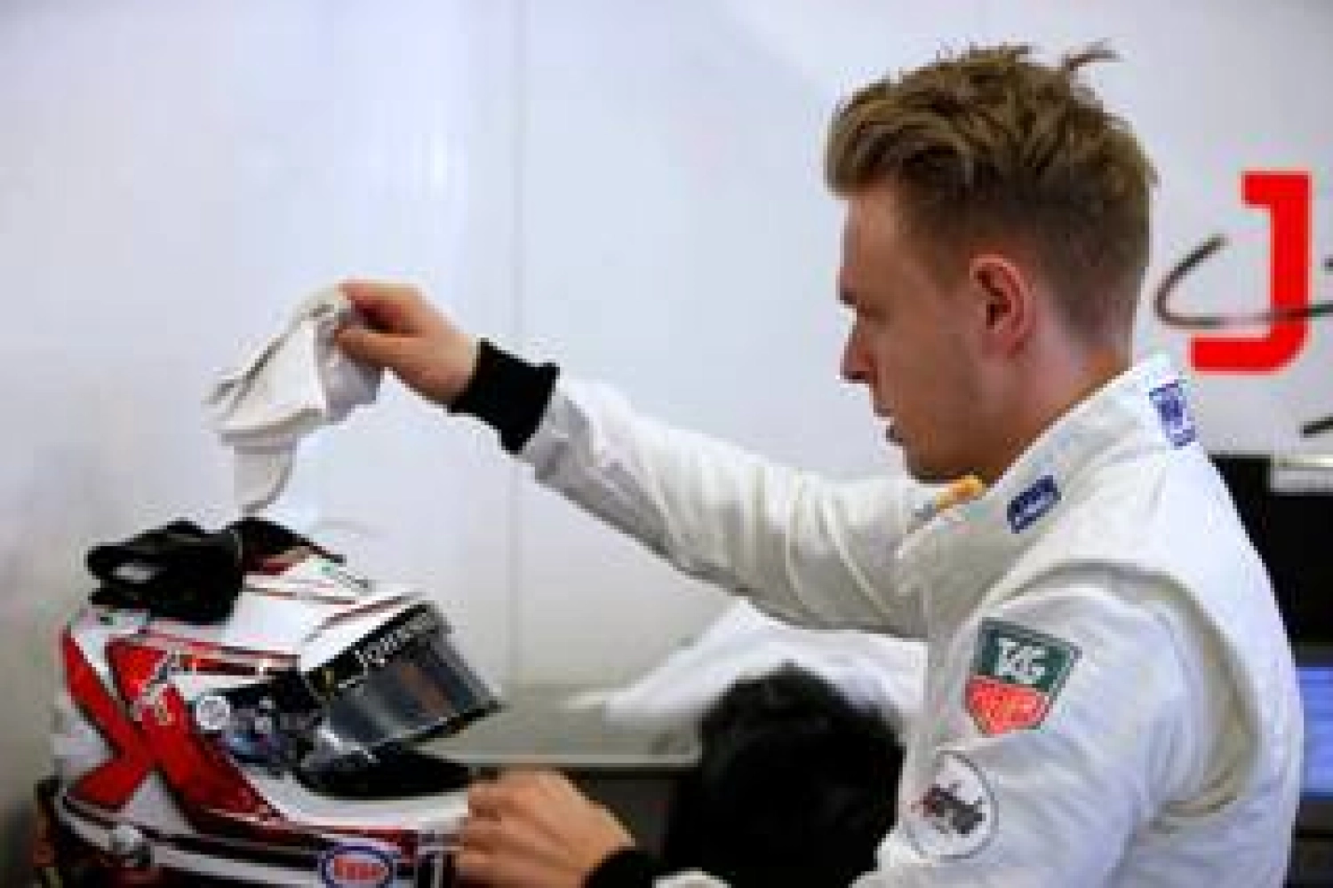 Magnussen in contact with multiple teams