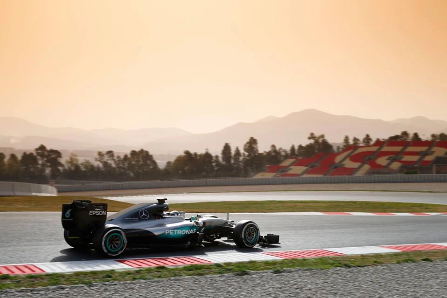 Barcelona Pre-Season Testing – Day 5: Mercedes at the Top, Ferrari at a Standstill