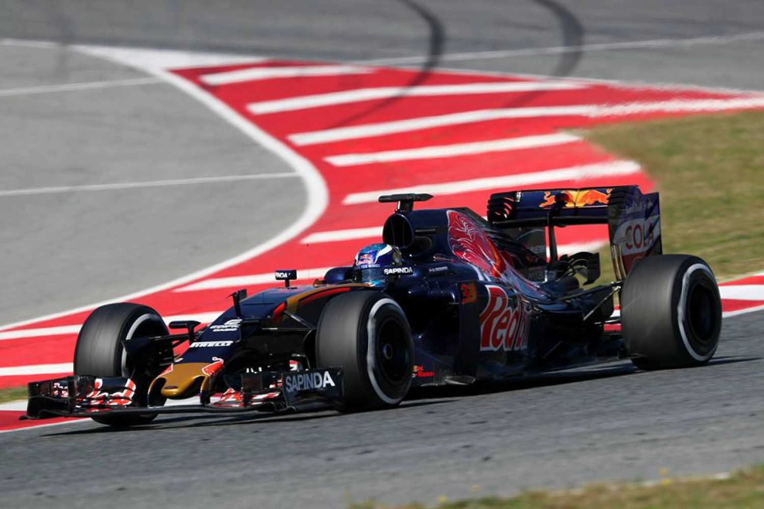 Toro Rosso: Verstappen solid, puncture for Sainz