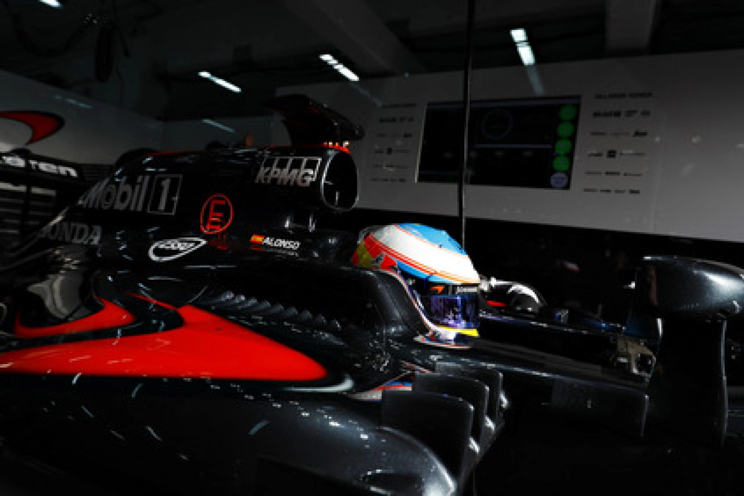 Fernando Alonso forced to use a new engine in Bahrain