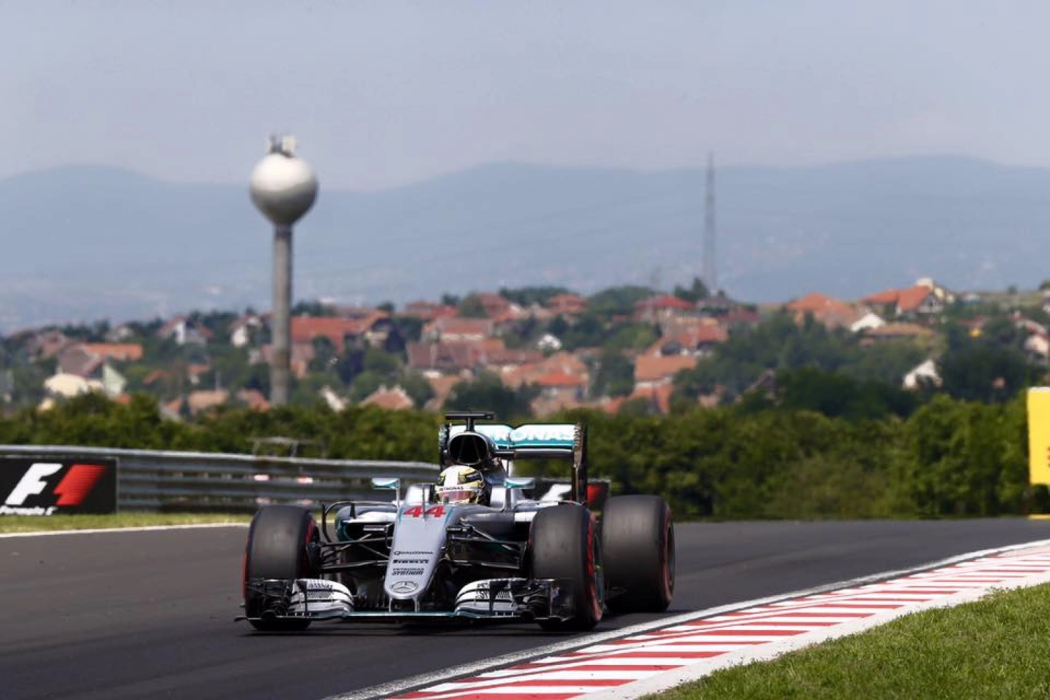 Hungary – Race: Hamilton tips the balance in his favour!
