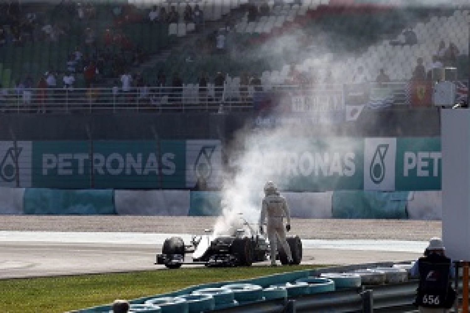 Mercedes finds the cause of Hamilton’s engine failure in Malaysia