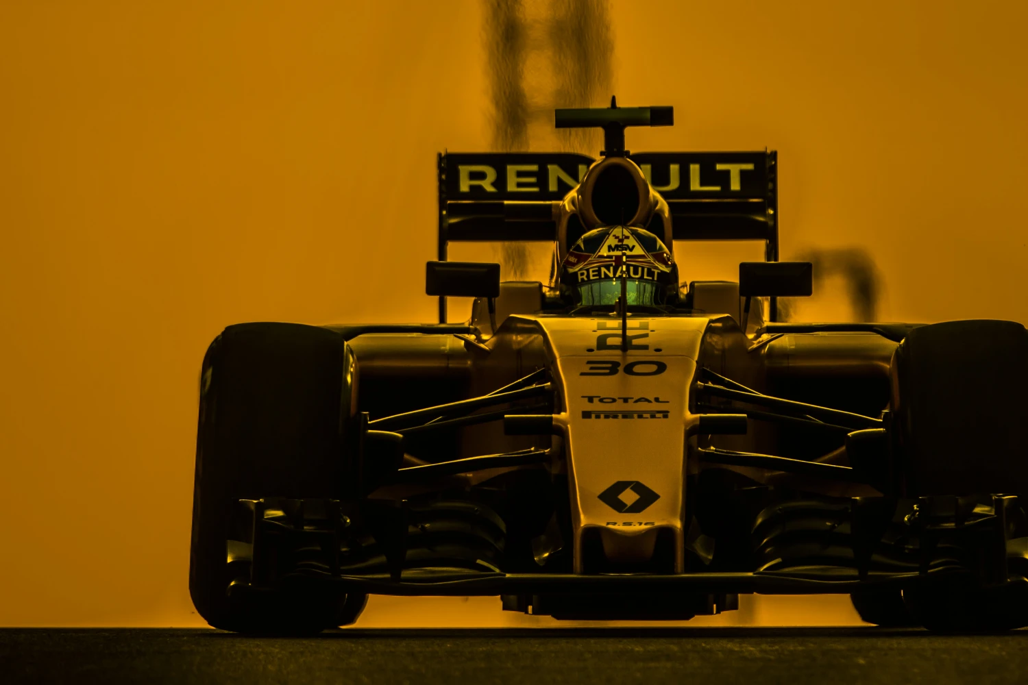 Jolyon Palmer puts Renault in Q2 at Abu Dhabi