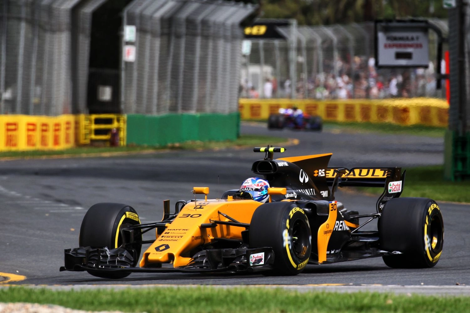 Renault: Nico Hülkenberg on the pace, Jolyon Palmer on the wall