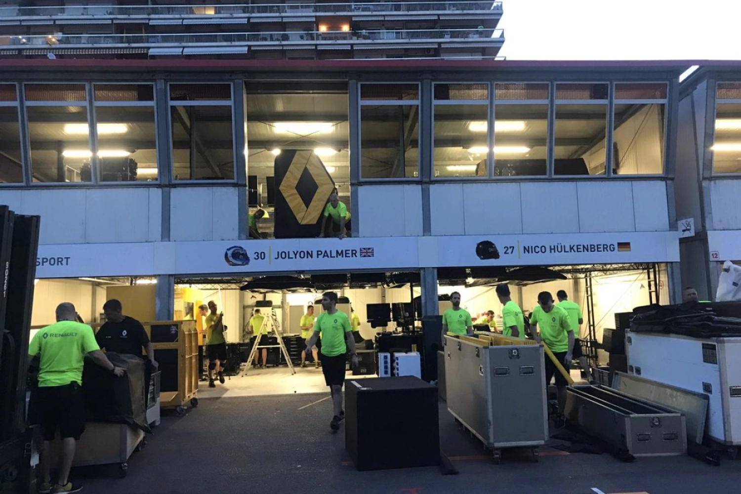 The weight of the single-seaters before the race