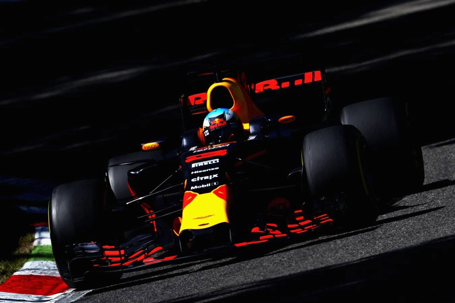 Trajectories once again opposed for Ricciardo and Verstappen at Monza