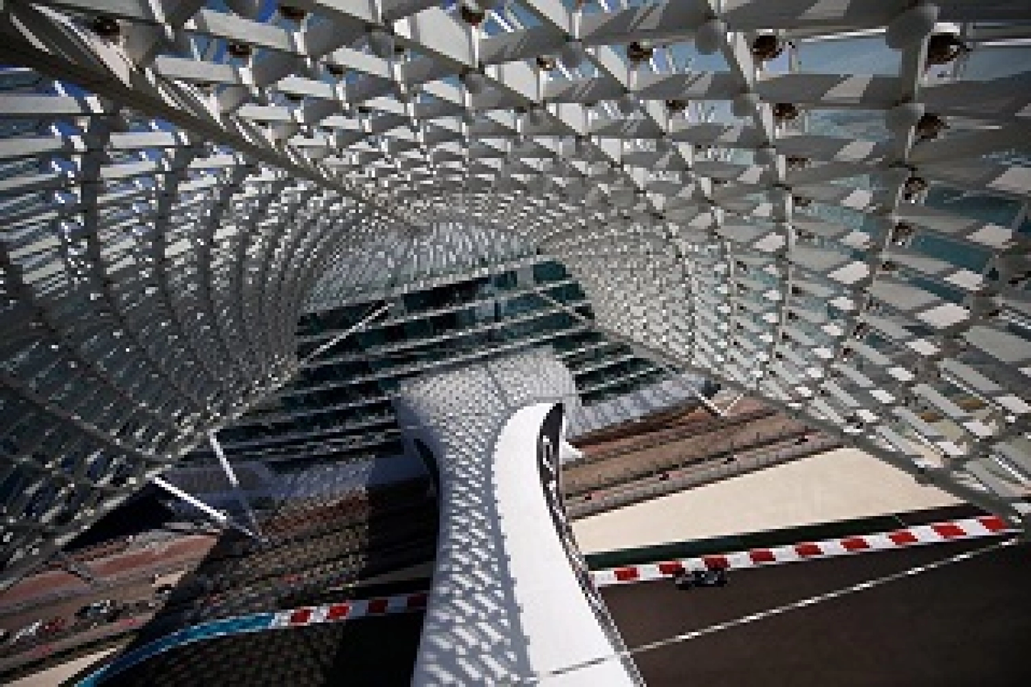 Abu Dhabi – Free Practice 1: Vettel and Ferrari set the pace