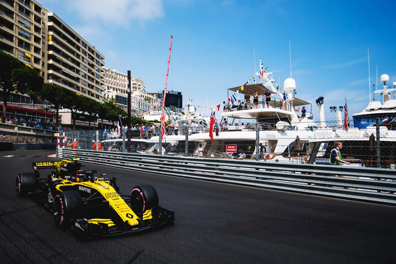 Roadshow on June 22 and giant screen in Marseille for the French GP