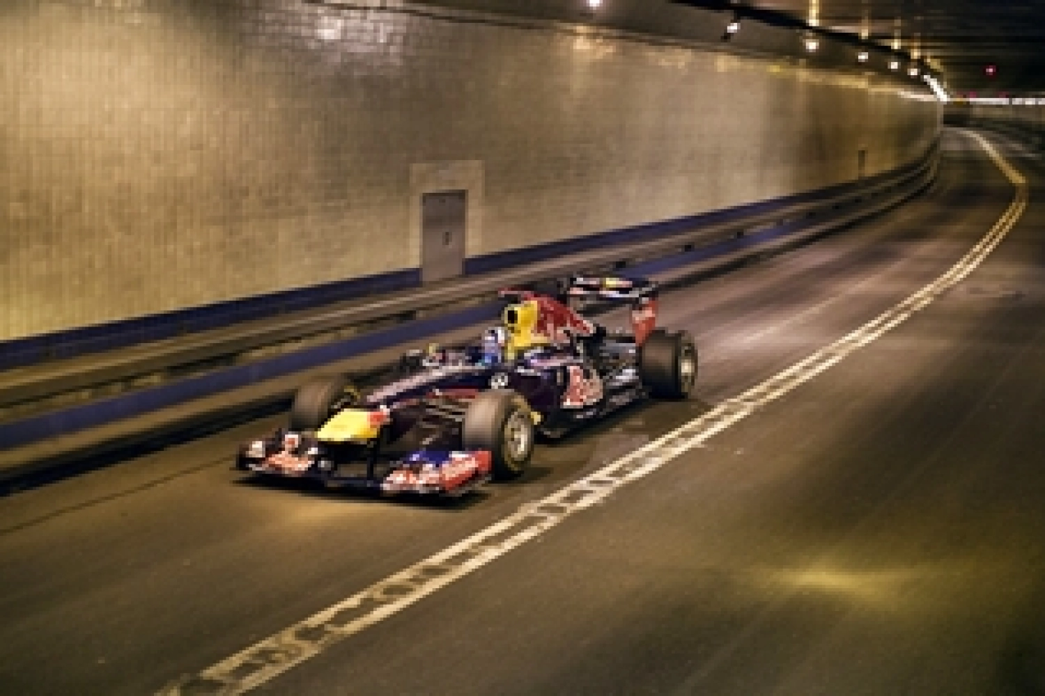 Coulthard and Montagny will drive a Red Bull and a Renault through the streets of Marseille