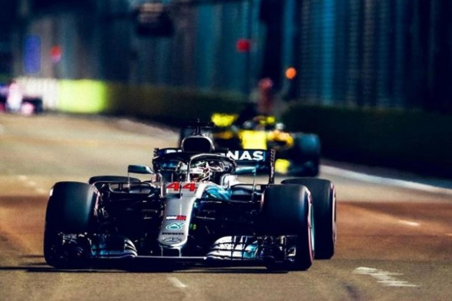 Singapore – Race: Lewis Hamilton, from start to finish