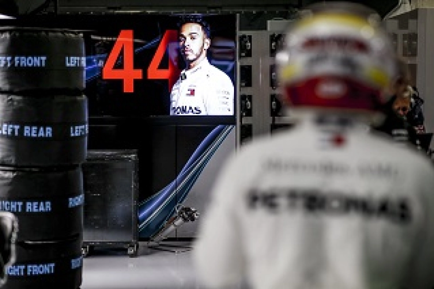 The Hot Spot of the Grand Prix: A Fatal Software Bug for Mercedes and Lewis Hamilton!