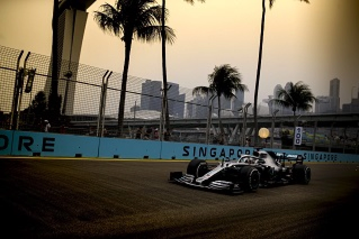 Singapore – Free Practice 2: Lewis Hamilton Takes Back Control